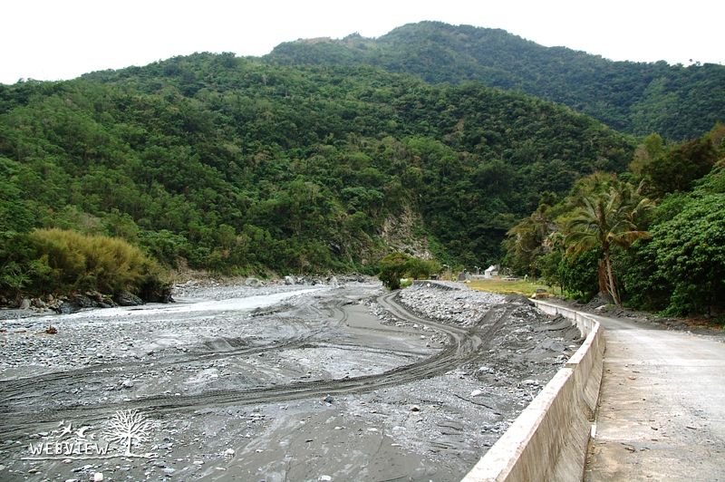 金峰溫泉，溪谷與山景