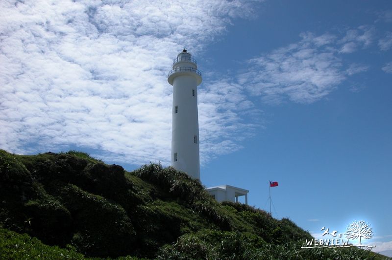 綠島燈塔白色塔身與藍天