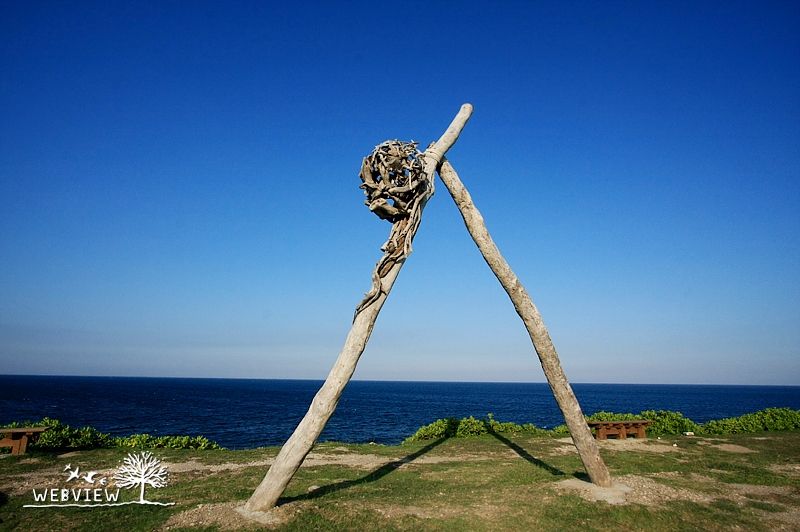 加路蘭遊憩區以海為背景的漂流木作品